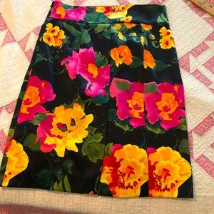 Gorgeous floral skirt, satiny fabric